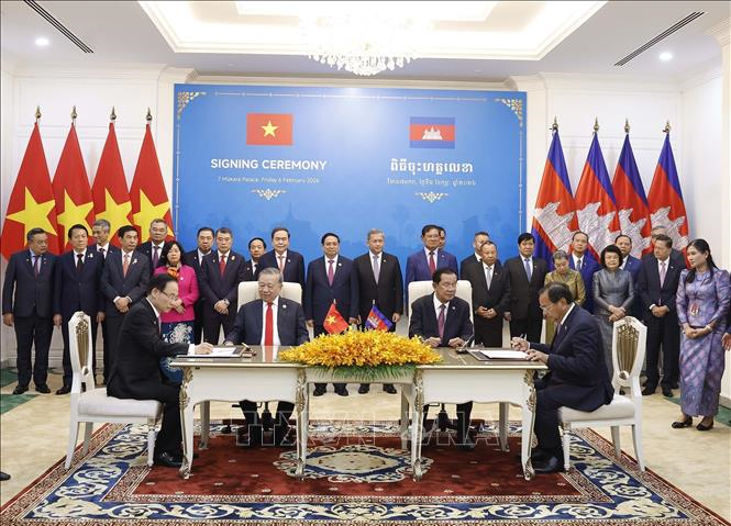 Tổng Bí thư Tô Lâm chứng kiến Lễ ký và trao các văn kiện hợp tác tại Campuchia